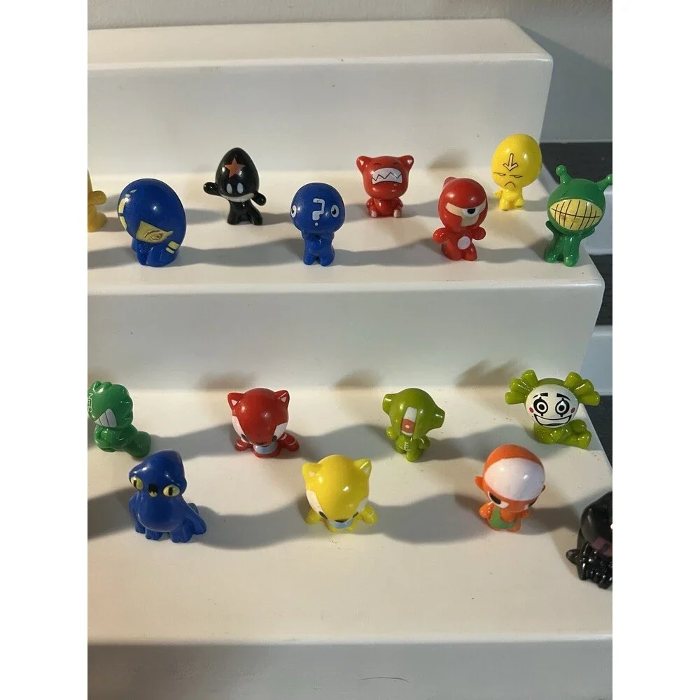 Lot of 21 Gogos Crazy Bones Figures As Shown